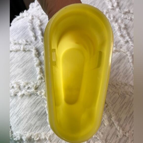 Vintage Yellow Tupperware 1 Quart Pitcher 792-7 - Picture 3 of 12